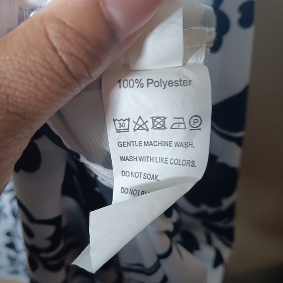 Shein Black and white floral longsleeve button-down long dress. Size small. - Picture 3 of 3